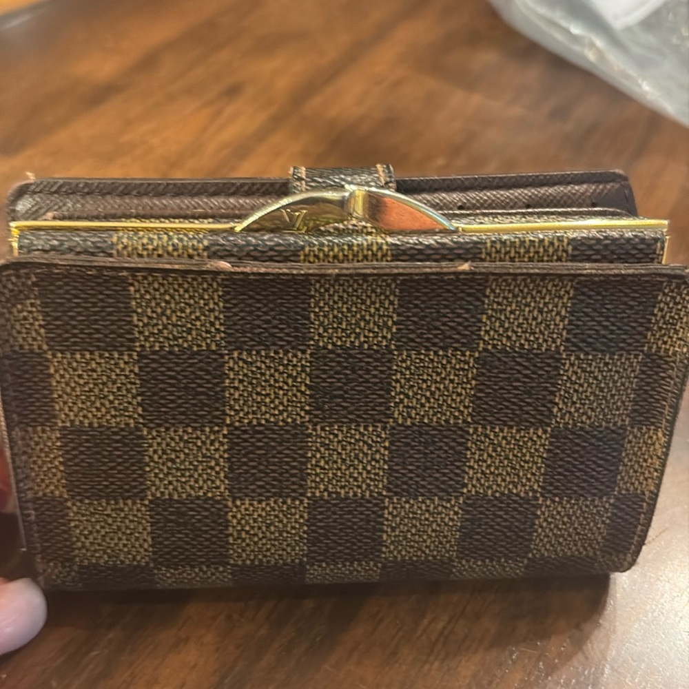 Authentic Louis Vuitton Damier Ebene kiss lock wallet